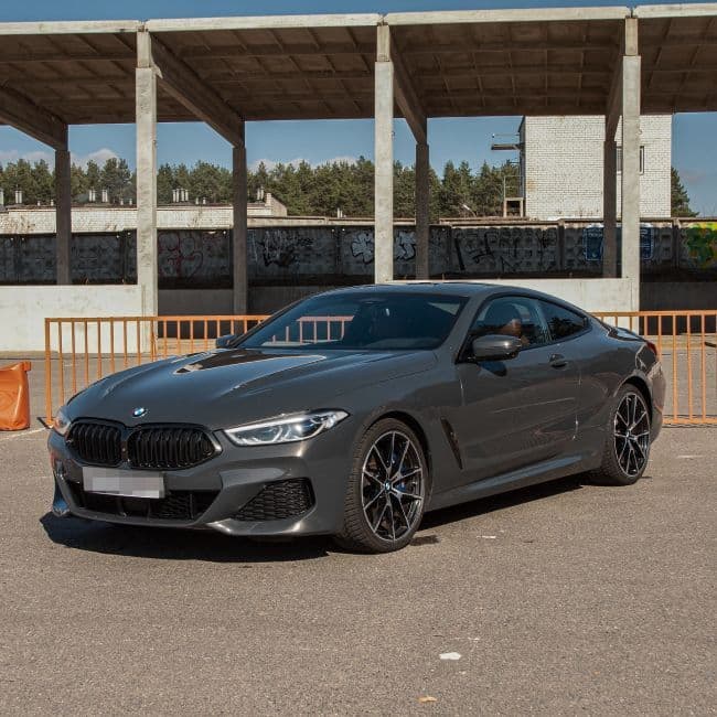 BMW 8 G15